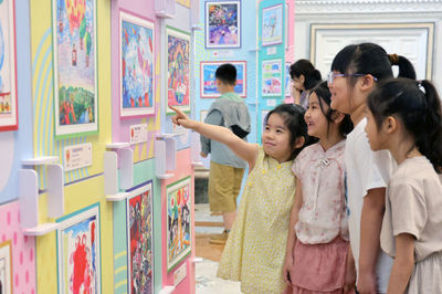 第12屆中日韓兒童友好繪畫展開幕，畫筆共繪和平友誼新篇章